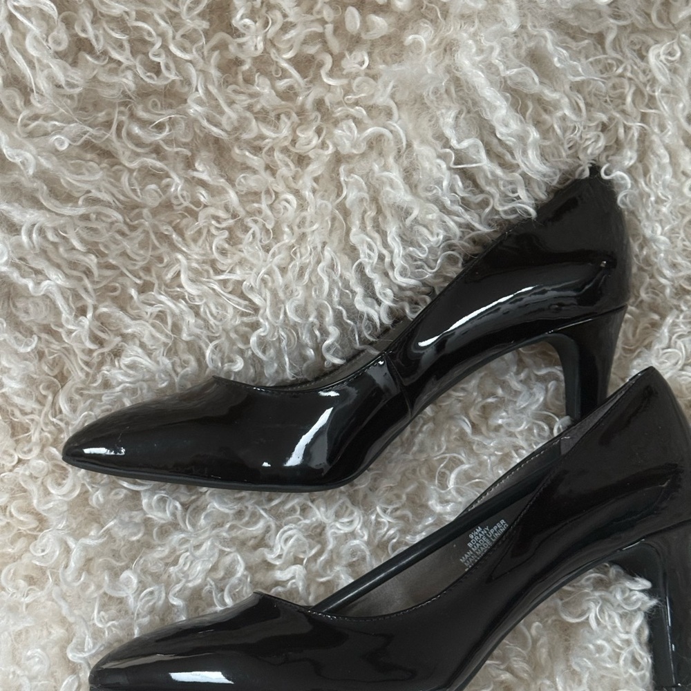 Bandolino Shiny Black Heels